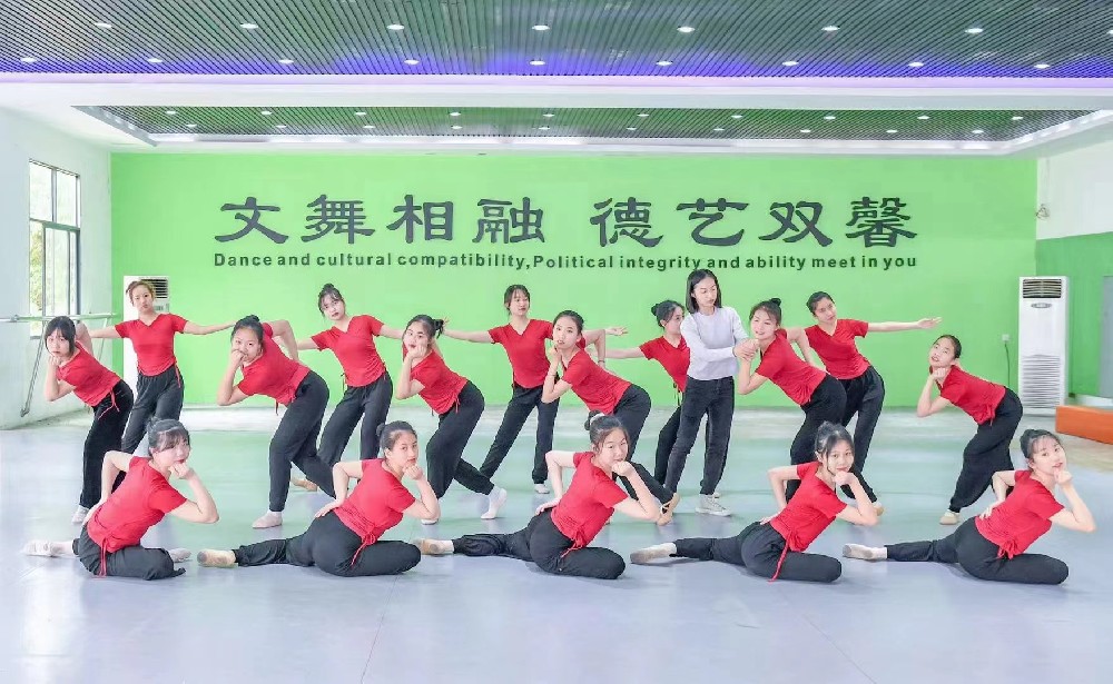 华中艺术学校舞蹈生