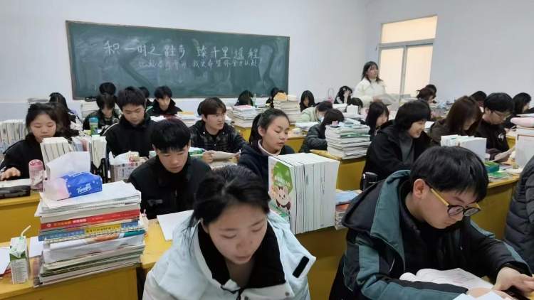 文化课学生.jpg